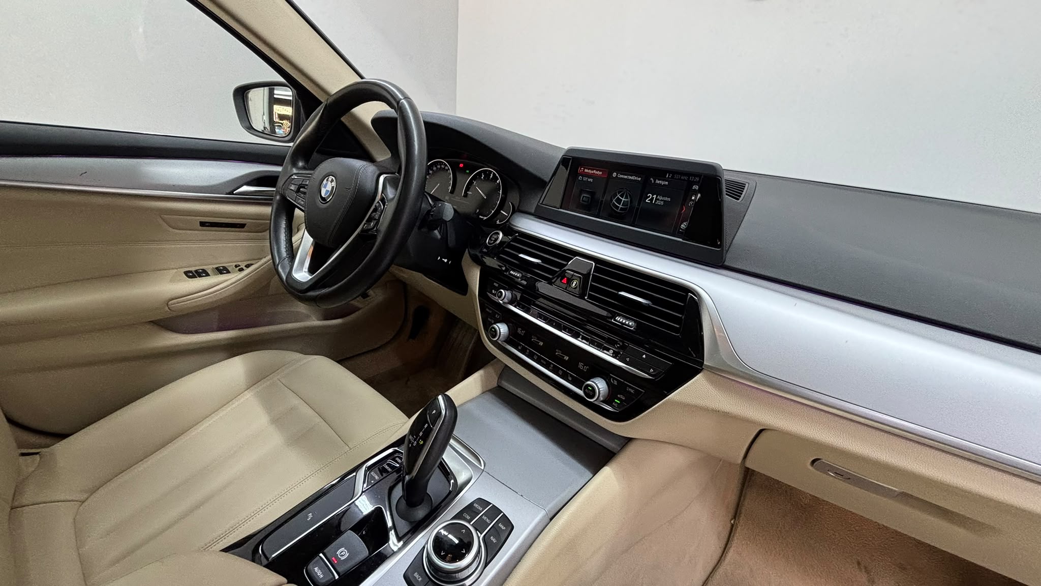 BMW 520i 23